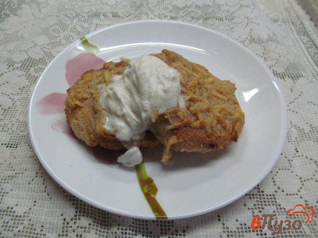 фото рецепта: Сырники с манной крупой под яблочным соусом