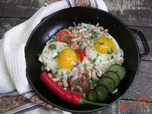 фото рецепта: Яйца с курицей и фасолью