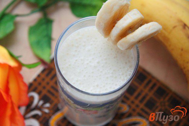 фото рецепта: Смузи на молоке с бананом и овсяными хлопьями