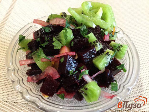 фото рецепта: Свекольный салат с киви