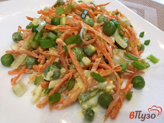 фото рецепта: Морковный салат с зеленым горошком