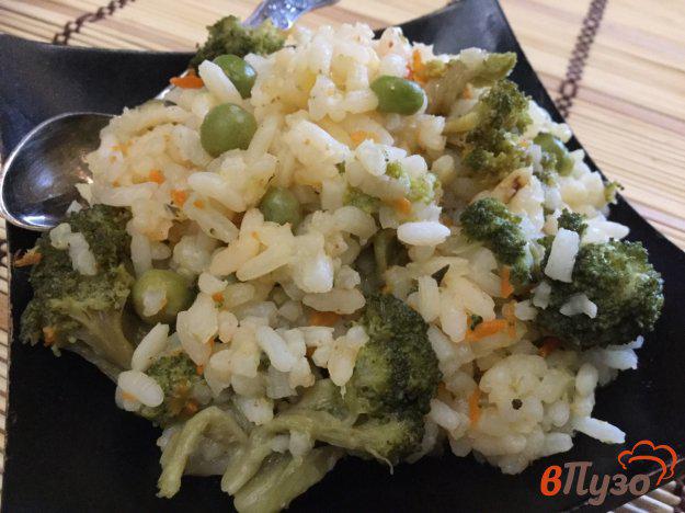 фото рецепта: Рис с брокколи и зеленым горошком в мультиварке