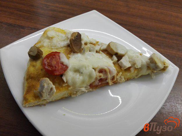 фото рецепта: Пицца с белыми грибами и чесночным соусом