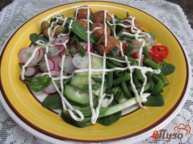 фото рецепта: Овощной салат с фрикадельками