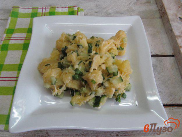 фото рецепта: Картофельный салат с сыром и огурцом