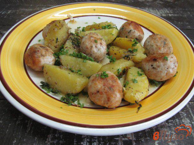 фото рецепта: Запеченный картофель с фрикадельками