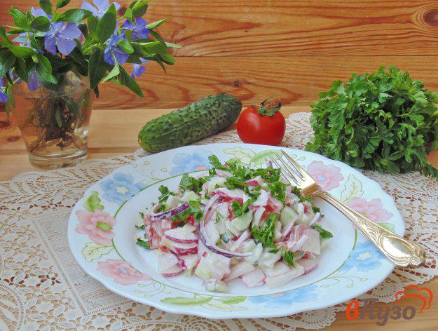 фото рецепта: Салат с помидором и красным луком
