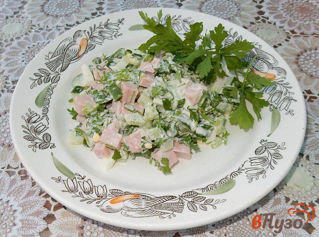 фото рецепта: Зеленый салат с докторской колбасой и яйцами
