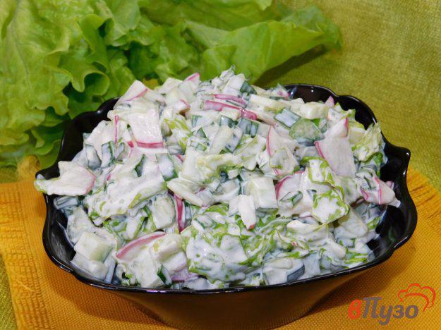 фото рецепта: Салат с редисом и зеленью