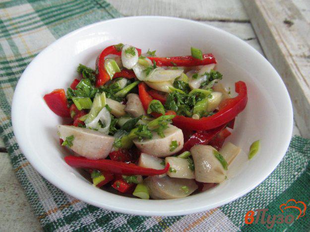 фото рецепта: Салат из вареных грибов и болгарского перца