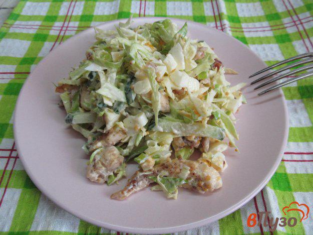 фото рецепта: Салат из молодой капусты с мясом курицы