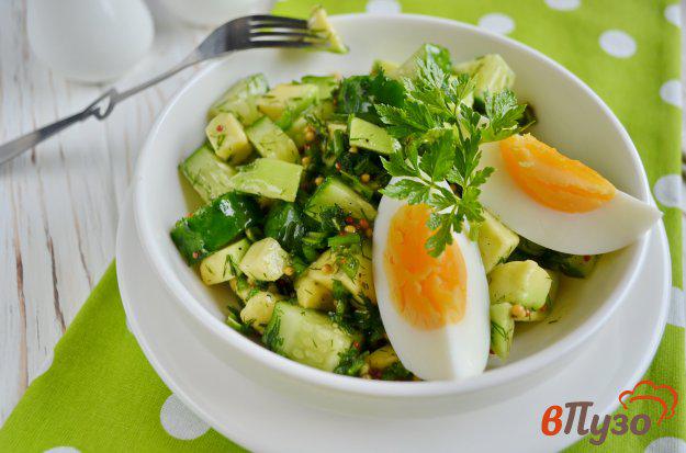 фото рецепта: Салат с авокадо и огурцом «Весенний»