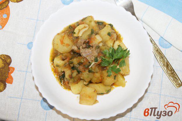 фото рецепта: Тушеный картофель с телятиной и шпинатом
