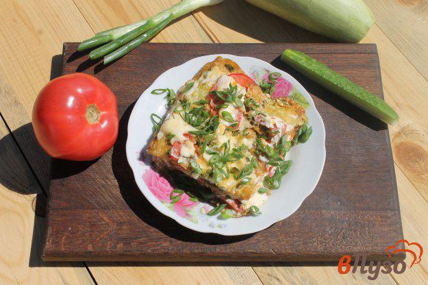 фото рецепта: Кабачки в кляре запеченные с помидорами и сыром