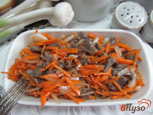 фото рецепта: Морковь с куриными сердечками по-корейски
