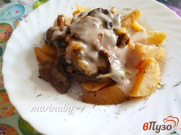 фото рецепта: Жаренные маслята с картофелем и соусом