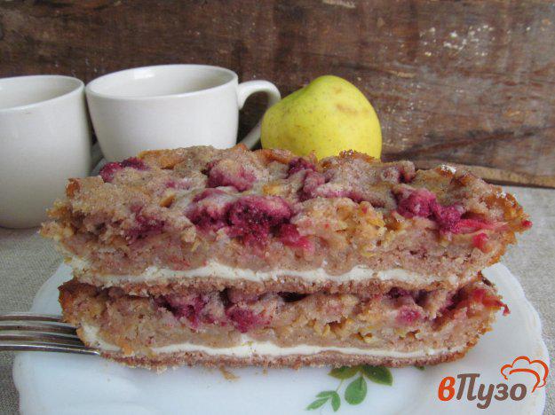 фото рецепта: Болгарский пирог с яблоком и малиной