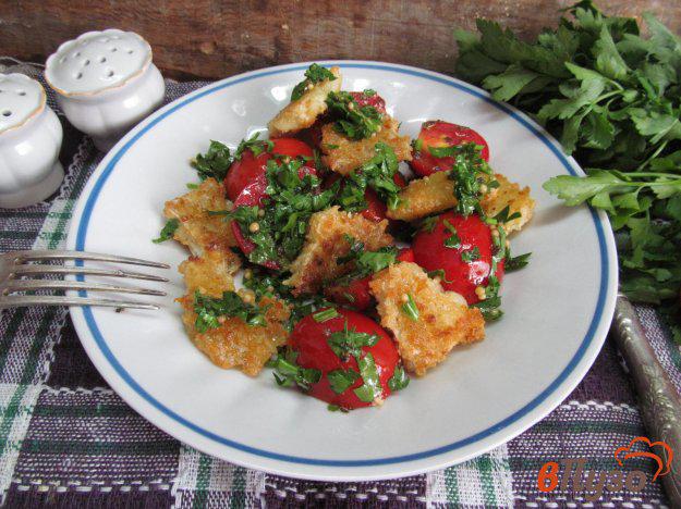 фото рецепта: Томатный салат с жареным сыром