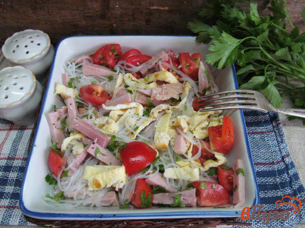 фото рецепта: Салат из фунчозы с яичными блинами