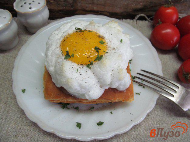 фото рецепта: Бутерброд с воздушным яйцом