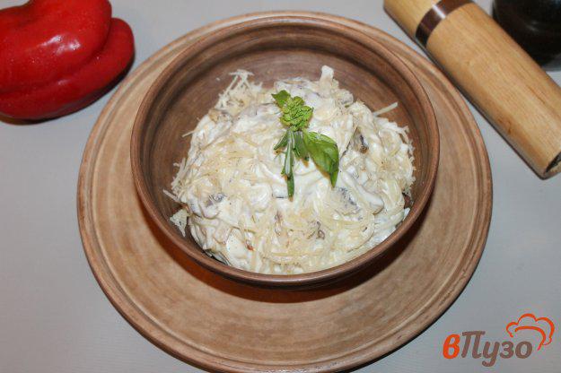 фото рецепта: Спагетти в сливочно - сырном соусе с грибами