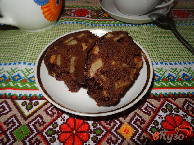 фото рецепта: Шоколадная шарлотка с яблоками