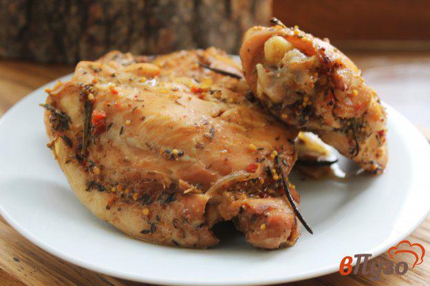 фото рецепта: Куриные бедра тушеные с луком и чесноком в духовке