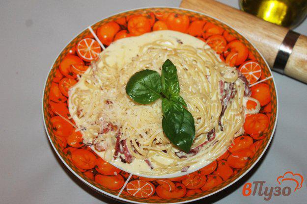 фото рецепта: Спагетти с беконом и желтком в сливочном соусе