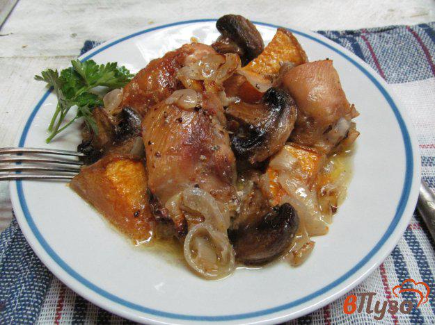 фото рецепта: Курица с тыквой и грибами