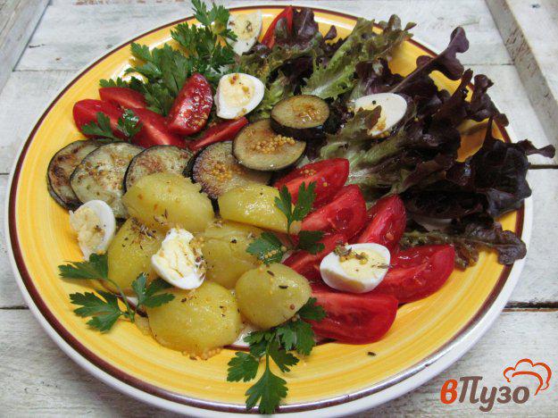 фото рецепта: Теплый картофельный салат с жаренным баклажаном