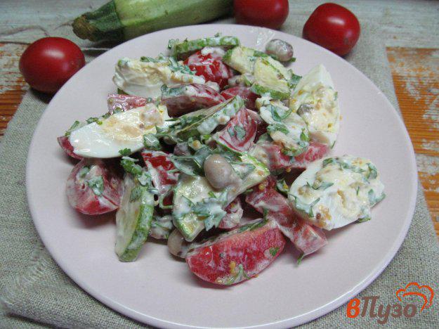 фото рецепта: Салат из помидора с яйцом и кабачком