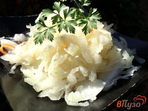 фото рецепта: Салат из дайкона с квашеной капустой
