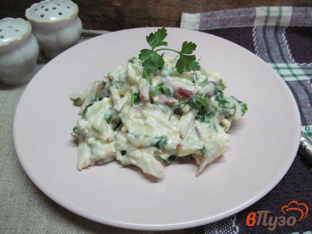 фото рецепта: Салат с сыром и редисом