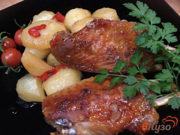 фото рецепта: Индюшиные крылья с картофелем и болгарским перцем, запеченные в рукаве