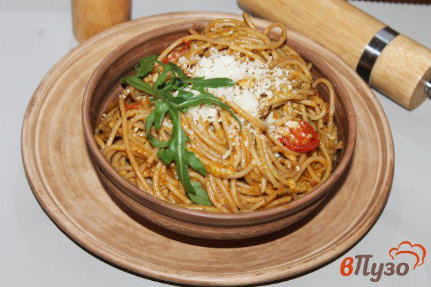 фото рецепта: Спагетти с томатами черри и сыром в томатном соусе