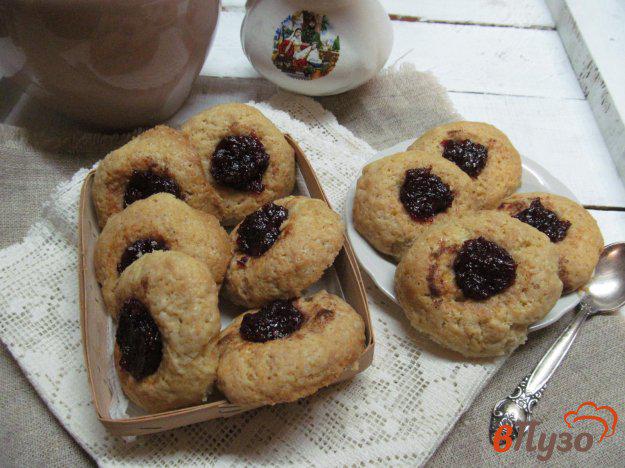 фото рецепта: Печенье с малиновым джемом и специями