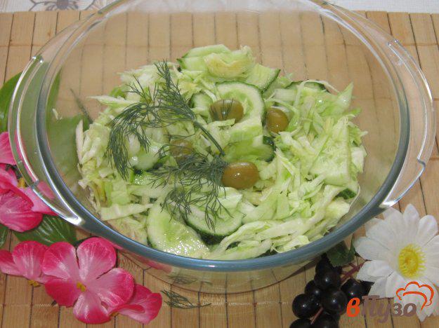 фото рецепта: Салат из молодой капусты с оливками