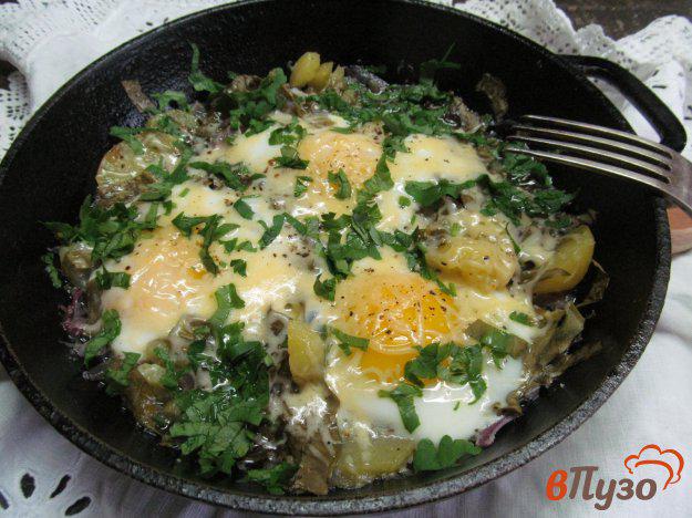 фото рецепта: Яйца с картофелем и щавелем