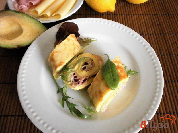 фото рецепта: Французский омлет с авокадо, ветчиной и сыром