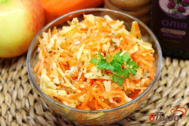 фото рецепта: Морковный салат с орехами и сыром