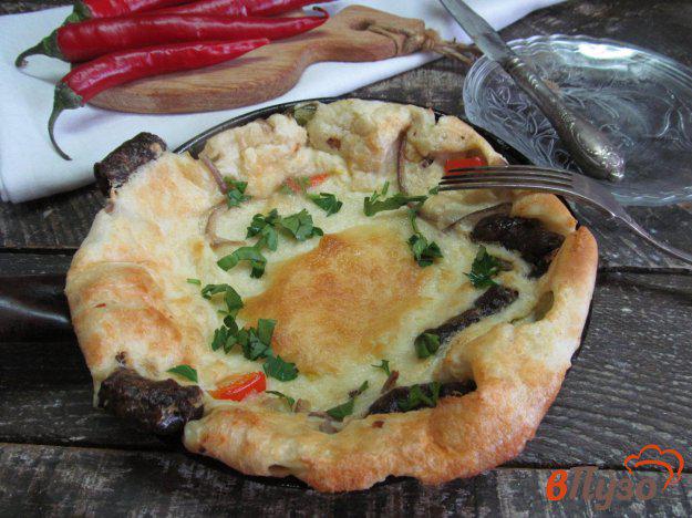 фото рецепта: Йоркширский пудинг с колбасой и овощами