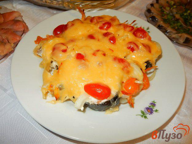фото рецепта: Кета запеченная с помидорами черри