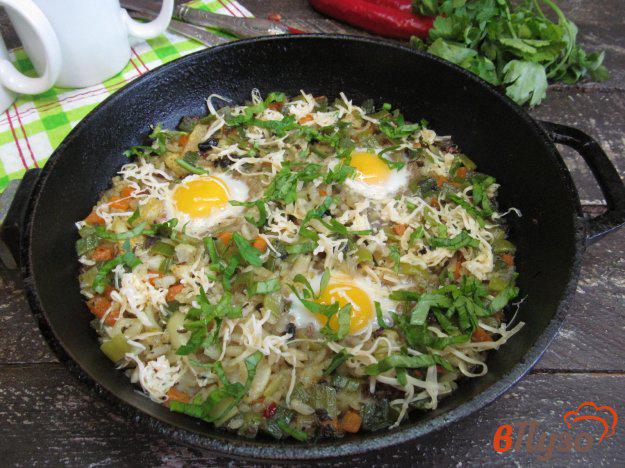 фото рецепта: Рис с овощами и перепелиным яйцом