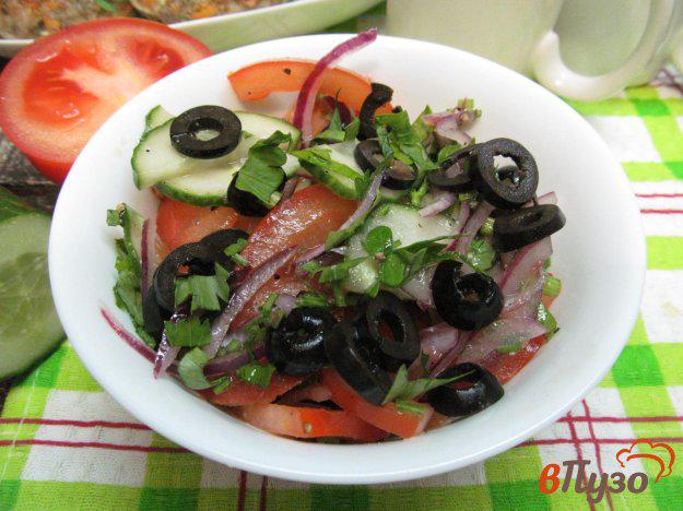 фото рецепта: Салат из помидора и огурца с заправкой из грейпфрута