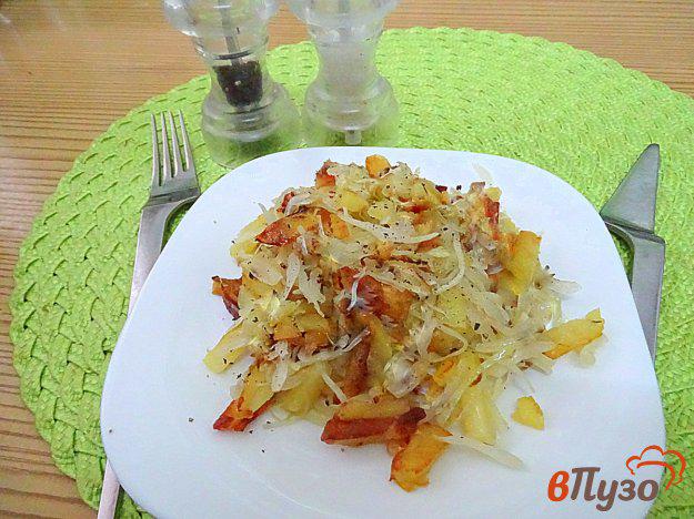 фото рецепта: Картошка жареная с капустой и луком