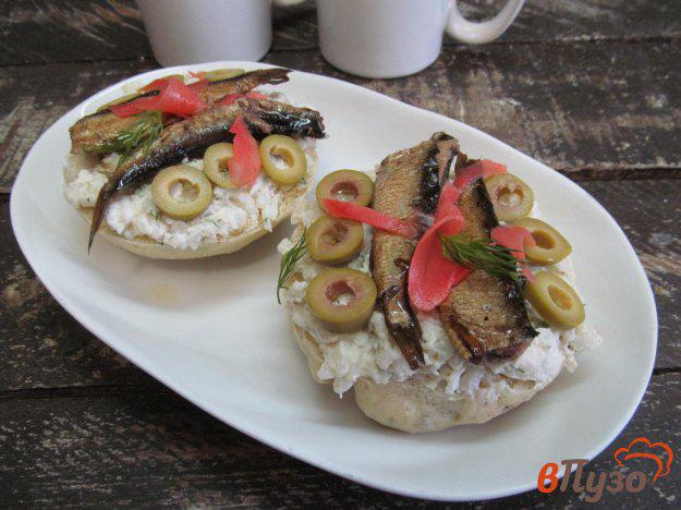 фото рецепта: Бутерброды со шпротами оливками и имбирем