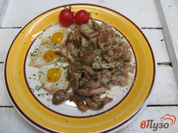 фото рецепта: Овсянка с грибами и яйцом
