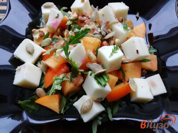 фото рецепта: Витаминный салат с хурмой и моцареллой