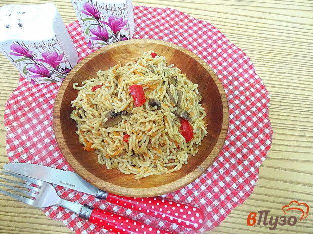 фото рецепта: Спагетти с соевым соусом, грибами и овощами