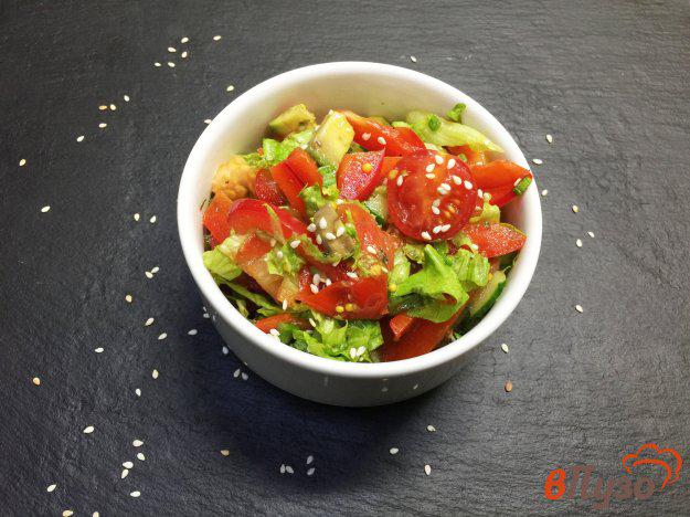 фото рецепта: Салат из овощей с авокадо